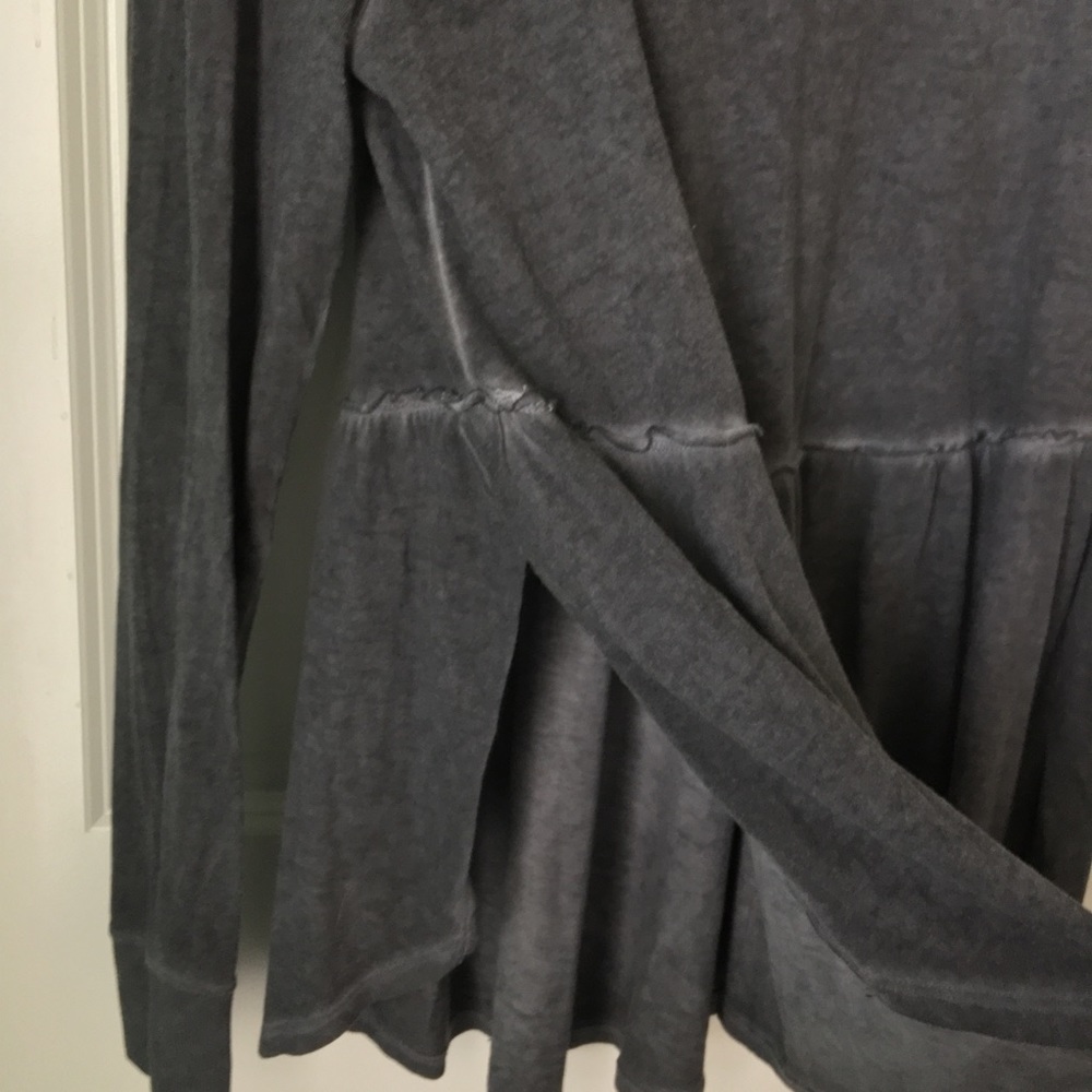 Hollister Long Sleeve Top - Picture 2 of 2